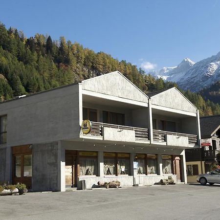 Auberge Des Charmettes Bourg-Saint-Pierre Exterior photo