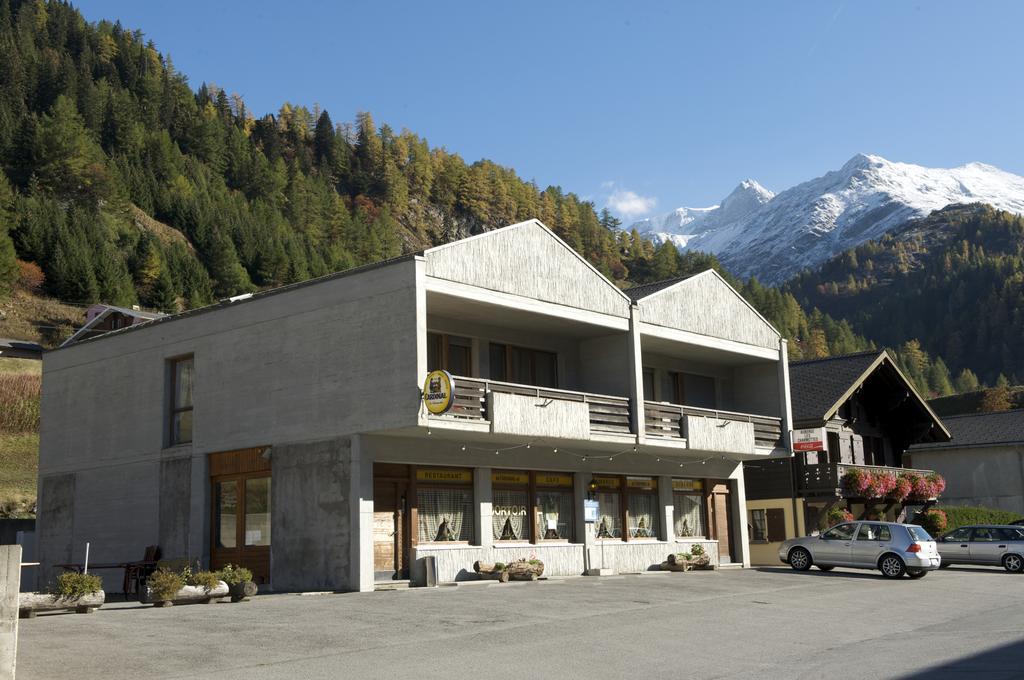 Auberge Des Charmettes Bourg-Saint-Pierre Exterior photo