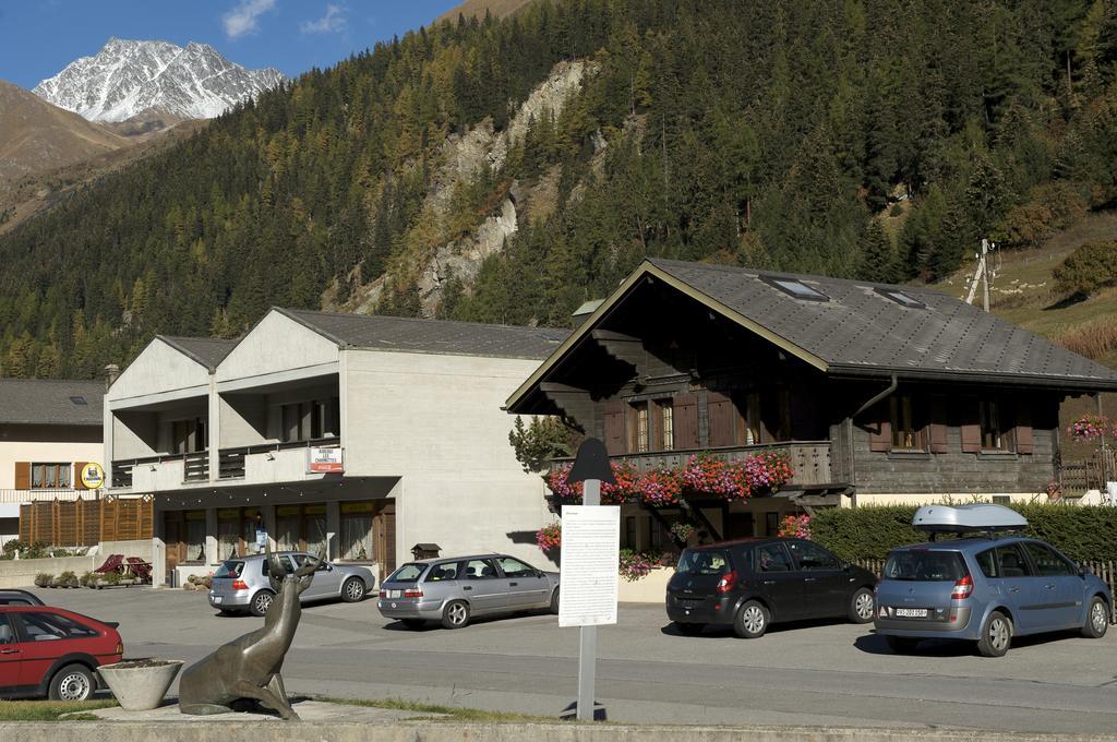 Auberge Des Charmettes Bourg-Saint-Pierre Exterior photo